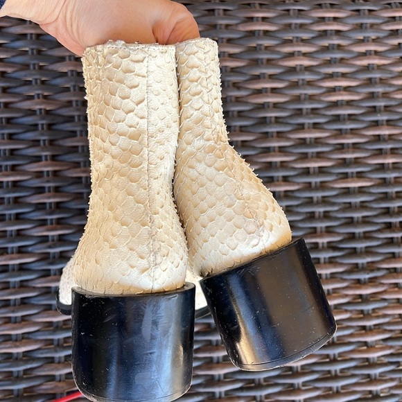 Real Snake Skin Steven by Steve Madden Chelsea booties, western chic, cream,sz 9 - Picture 17 of 17